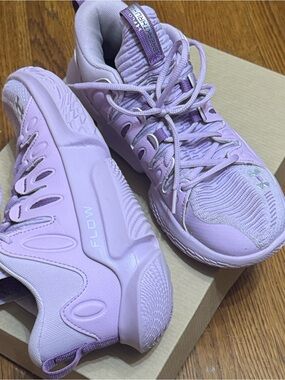 EUC! Under Armour Flow Breakthru Women's size 8.5 Basketball Shoes Gorpcore